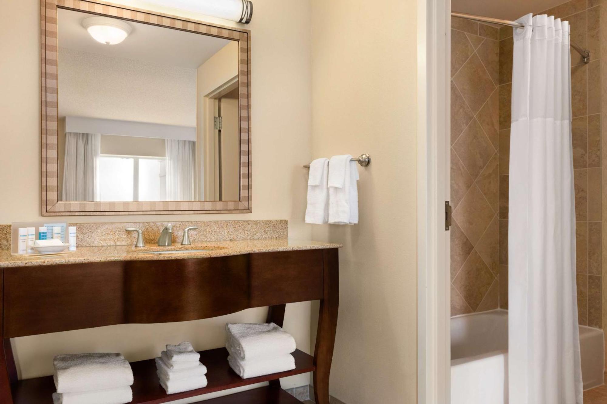 Hampton Inn & Suites Washington-Dulles International Airport Стерлинг Экстерьер фото
