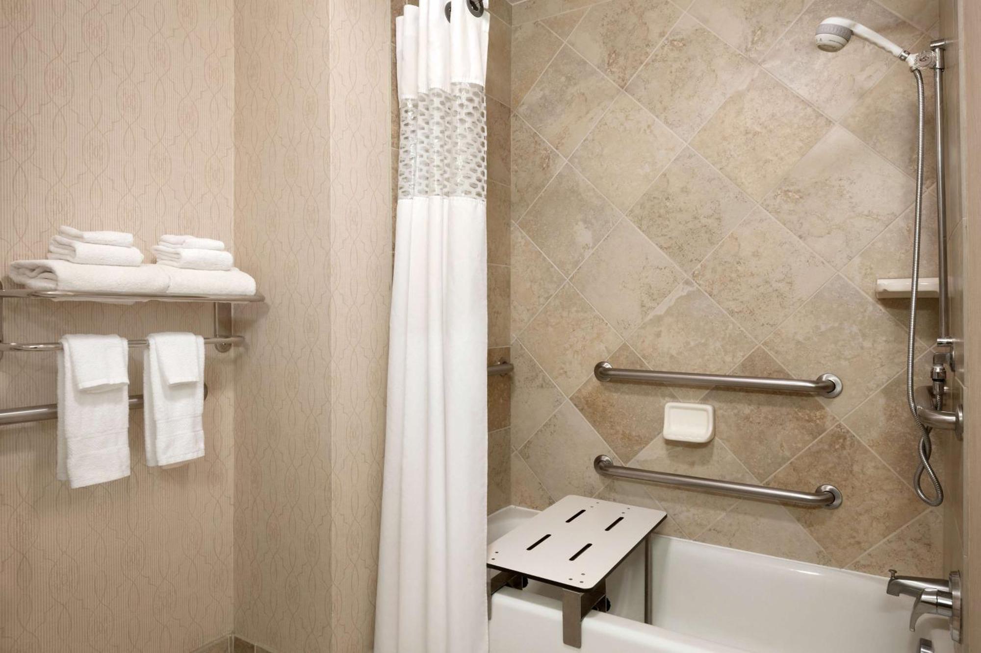 Hampton Inn & Suites Washington-Dulles International Airport Стерлинг Экстерьер фото