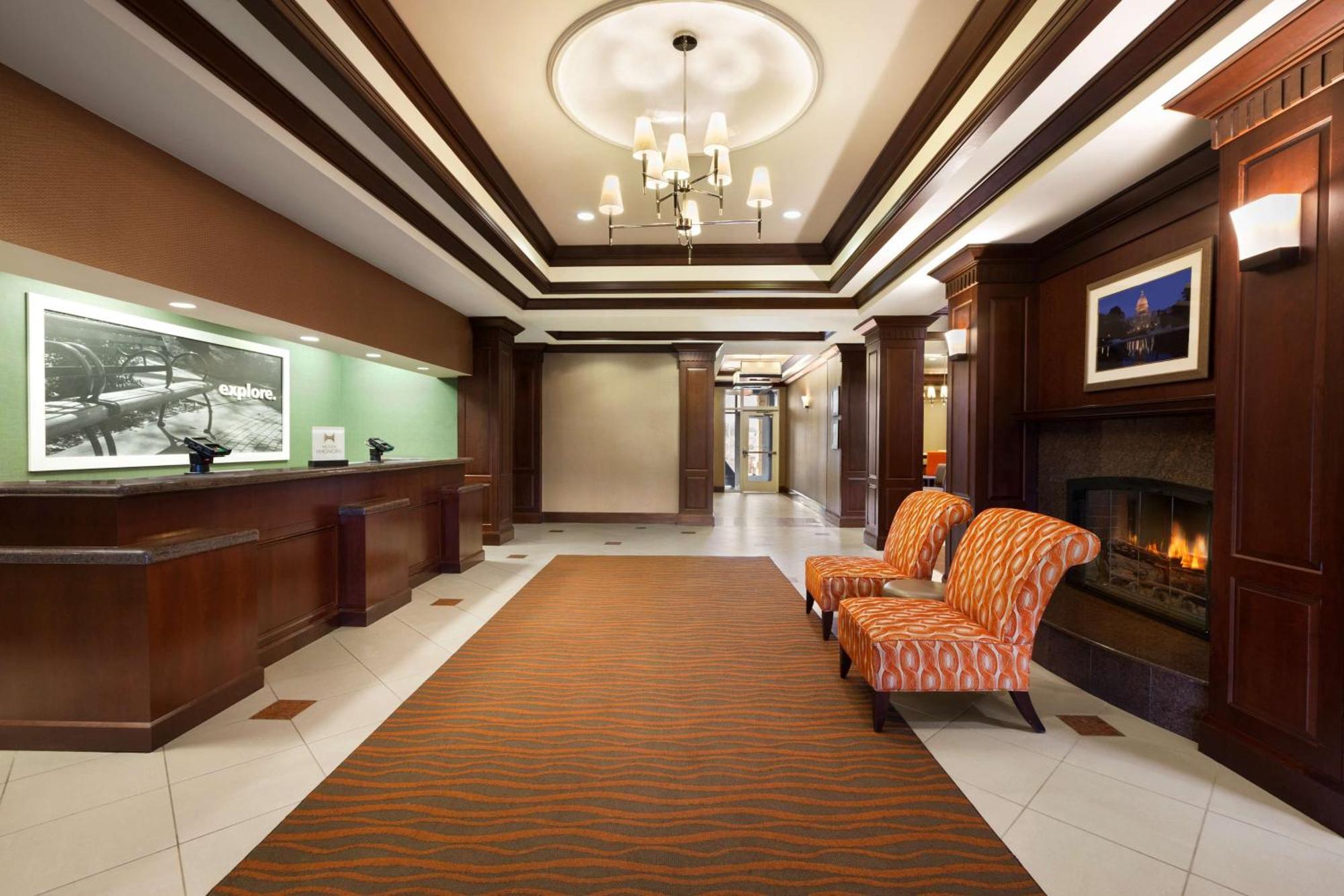 Hampton Inn & Suites Washington-Dulles International Airport Стерлинг Экстерьер фото