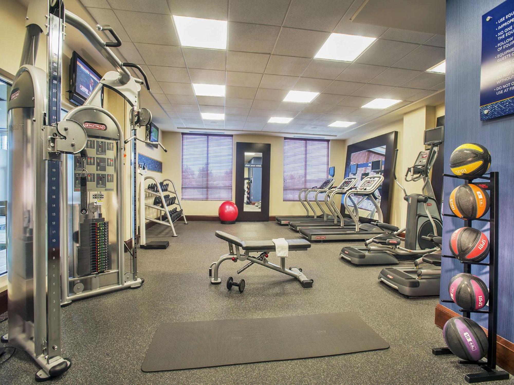 Hampton Inn & Suites Washington-Dulles International Airport Стерлинг Экстерьер фото