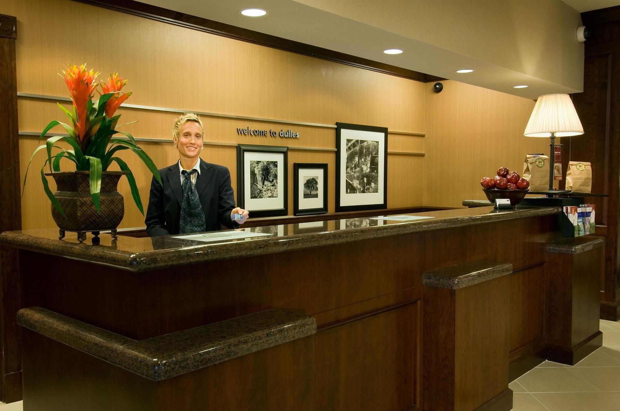 Hampton Inn & Suites Washington-Dulles International Airport Стерлинг Экстерьер фото